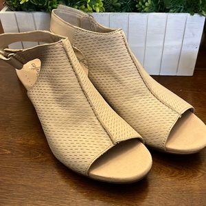 Clarks ultimate comfort sling back heel